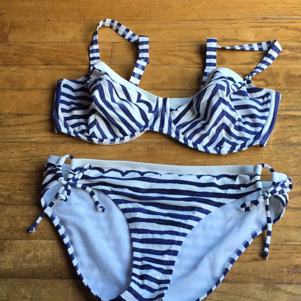 Women’s bikini blue and white stripe size large, manufacturer profile blush